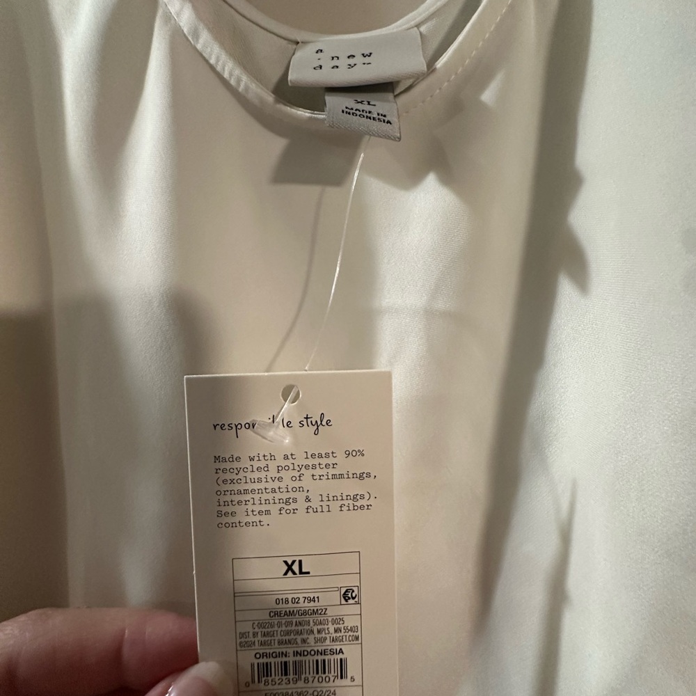 A new day Cream Scoop Neck Tank XL NWT - Picture 2 of 3